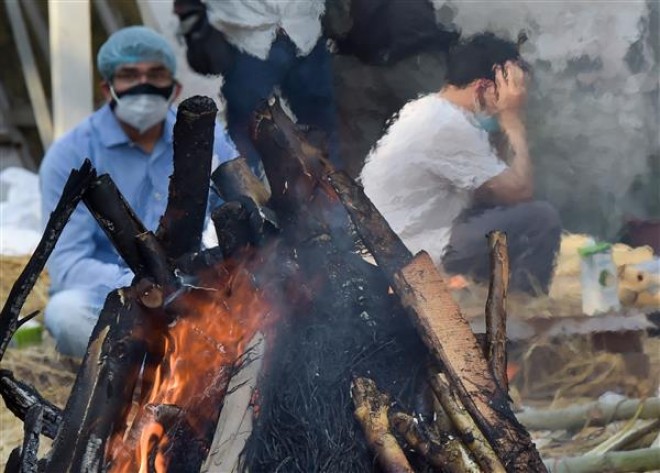 A Woman jumps on a Funeral pyre of her father, who died due to Covid 19 in Rajasthan