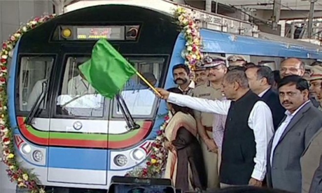 Governor ESL Narasimhan flags off Ameerpet-Hitec City metro stretch