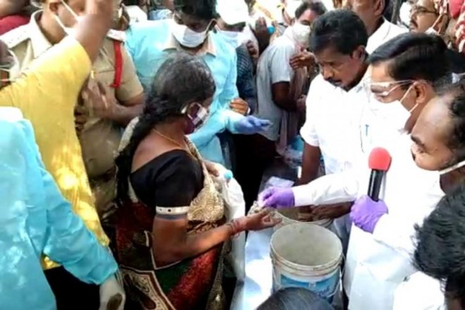 Andhra Pradesh: Anandaiah started distributing Covid Medicine