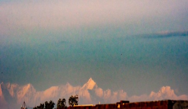 The Himalayas Peaks visible due to low pollution in Lockdown  