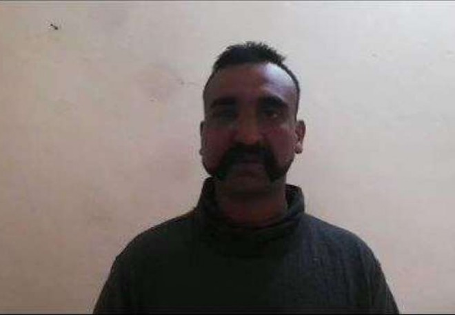 Viral Video:Commander Abhinandan lauds Pakistan Armys professionalism